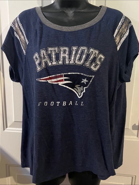 NFL Tops - NFL 🏈 NEW ENGLAND PATRIOTS BLUE SHORT SLEEVE CREW NECK FOOTBALL TSHIRT Women XXL